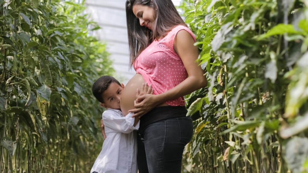 pregnant mom with elder daughter