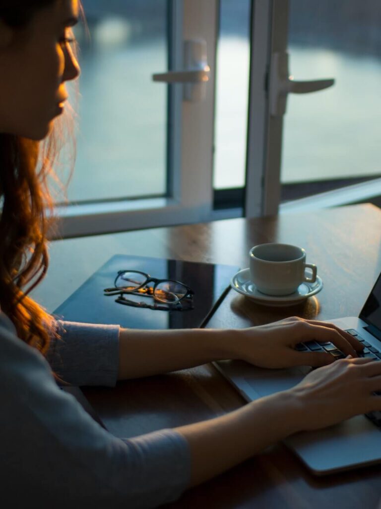 women-empowerment woman working in laptop